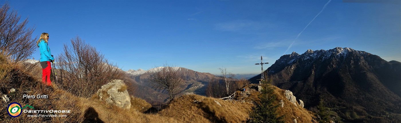 39 Panoramica dal Monte Castello verso Alben e Grem.jpg